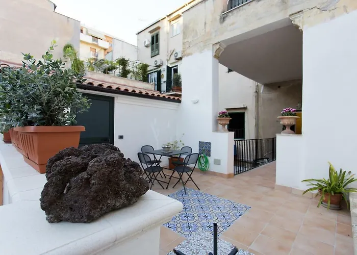 Dante Vintage Apartment